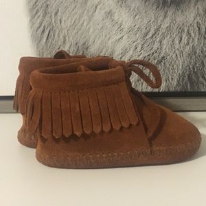 Minnetonka Suede infant moccasins